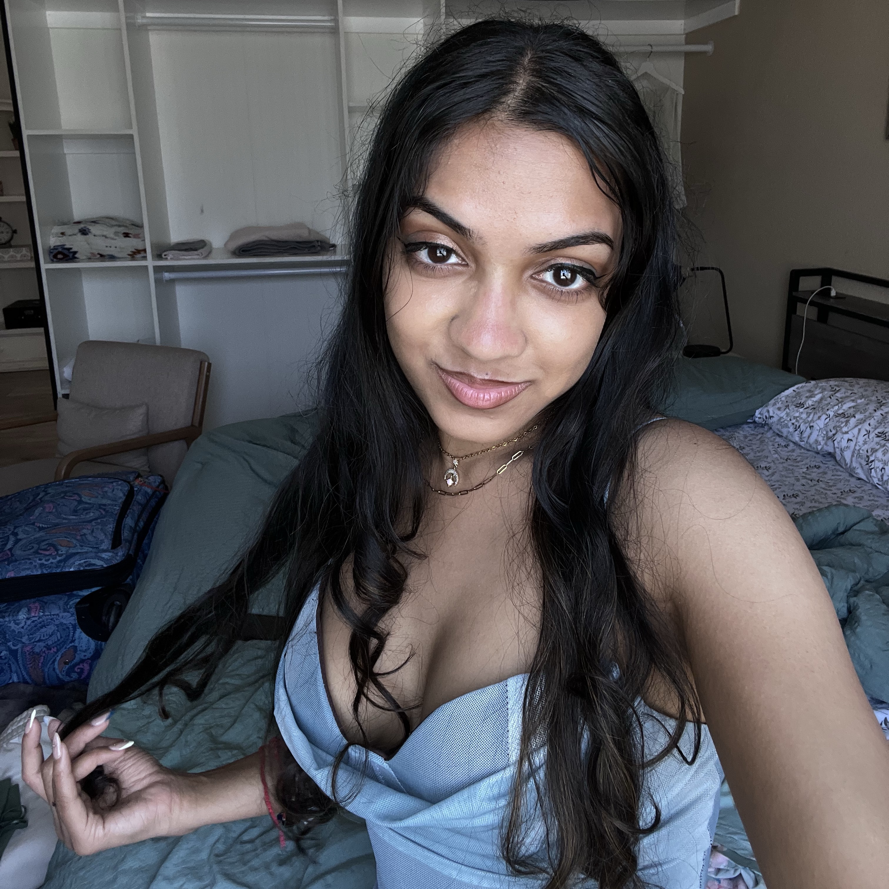 Isabelle, RMH dating profile reviewer